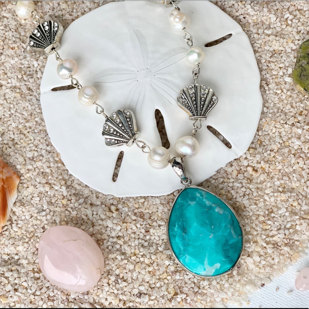 ๐Shell & Pearl Gemstone Necklace - Picture 3 of 6